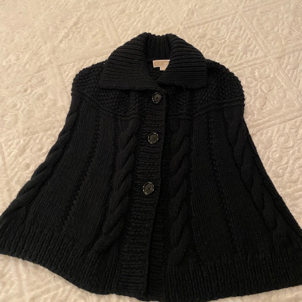 Michael Kors cable knit sweater cape/poncho. Size L/XL. Black